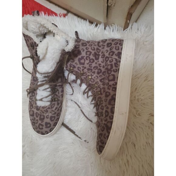 New HTF BILLABONg cheetah Fur High Tops 10 - Picture 2 of 6